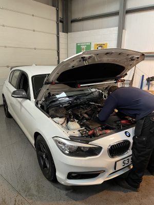 Ian servicing a BMW 1 Series Elite BMW Services